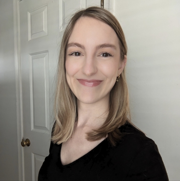 Meet your Posher, Alexis - Picture 2 of 2